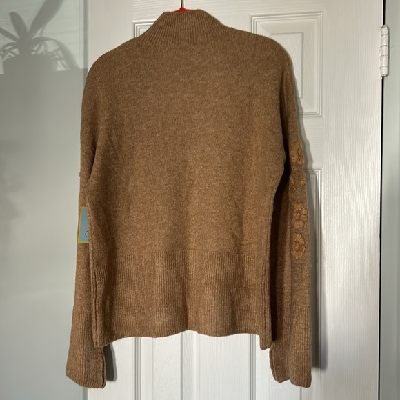 NWOT CeCe mock neck bell long sleeve flower embroidered sweater - Picture 7 of 7